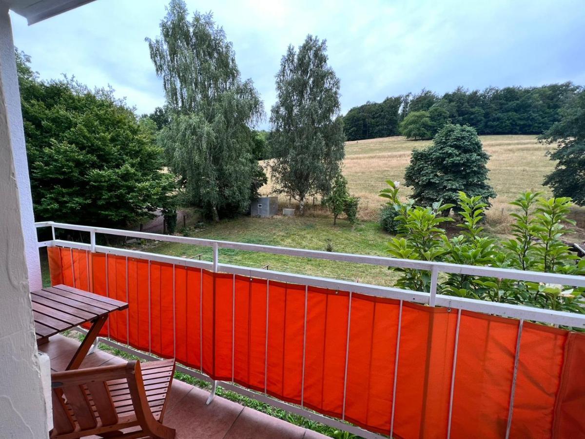 Monteur- Und *
